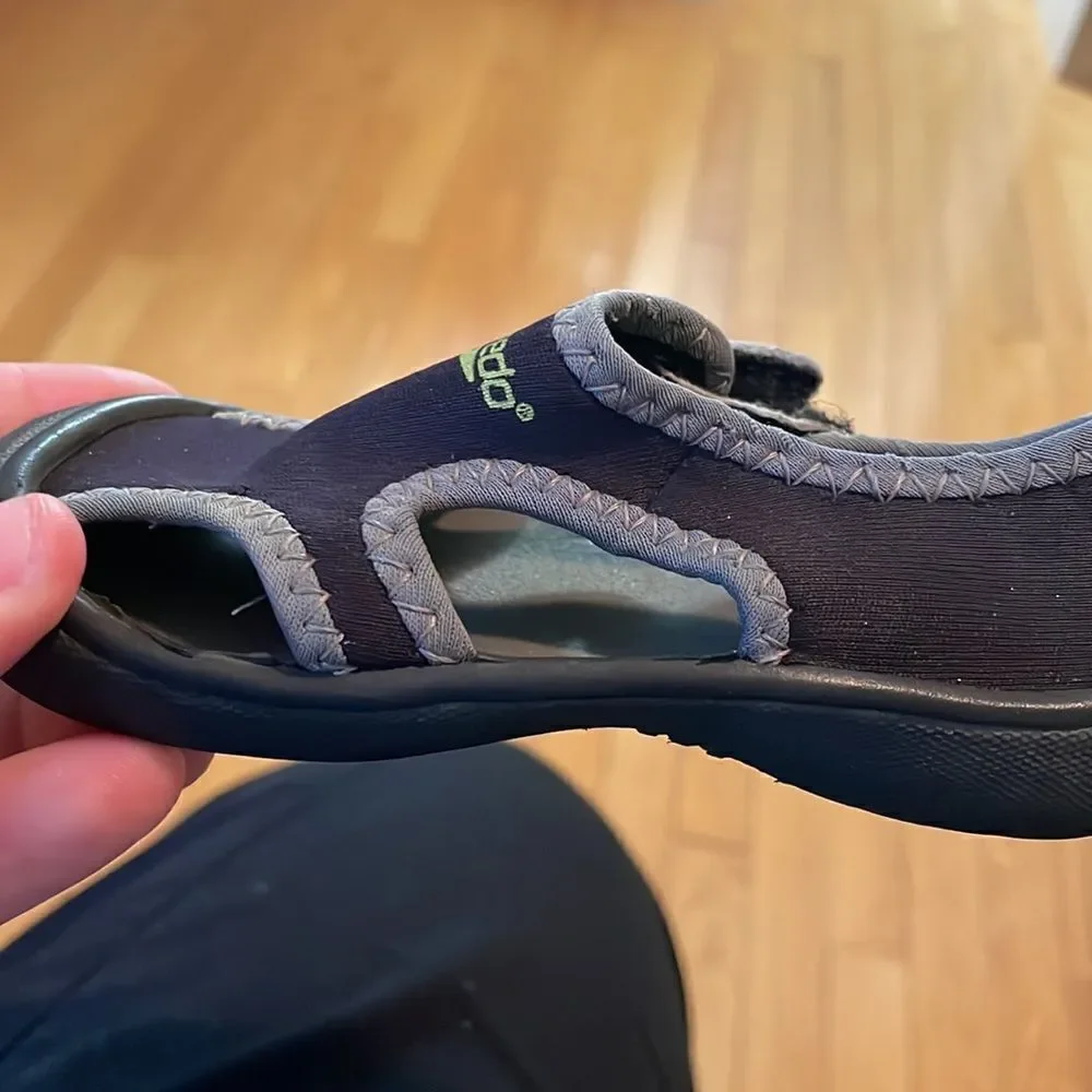Toddler speedo swim shoes 💧